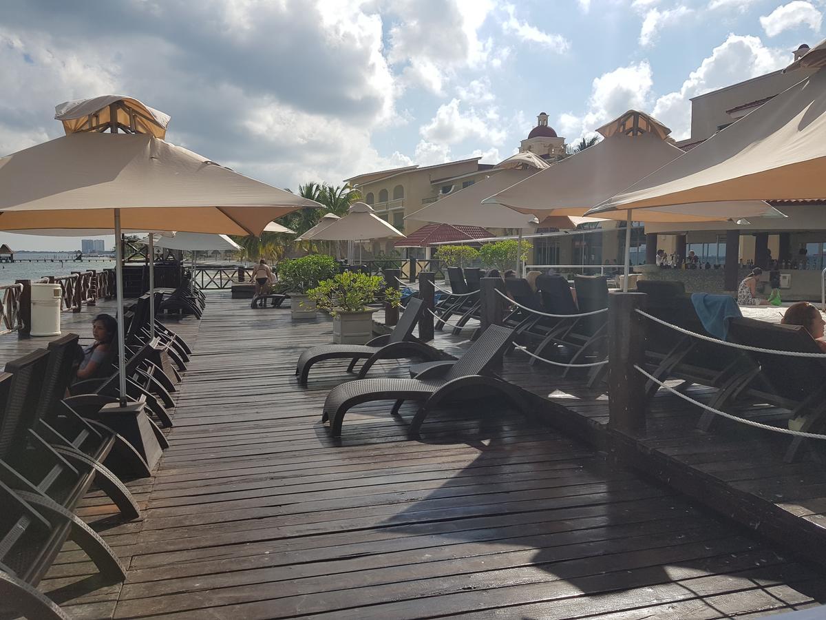 Suite frente al Mar Cancún Esterno foto